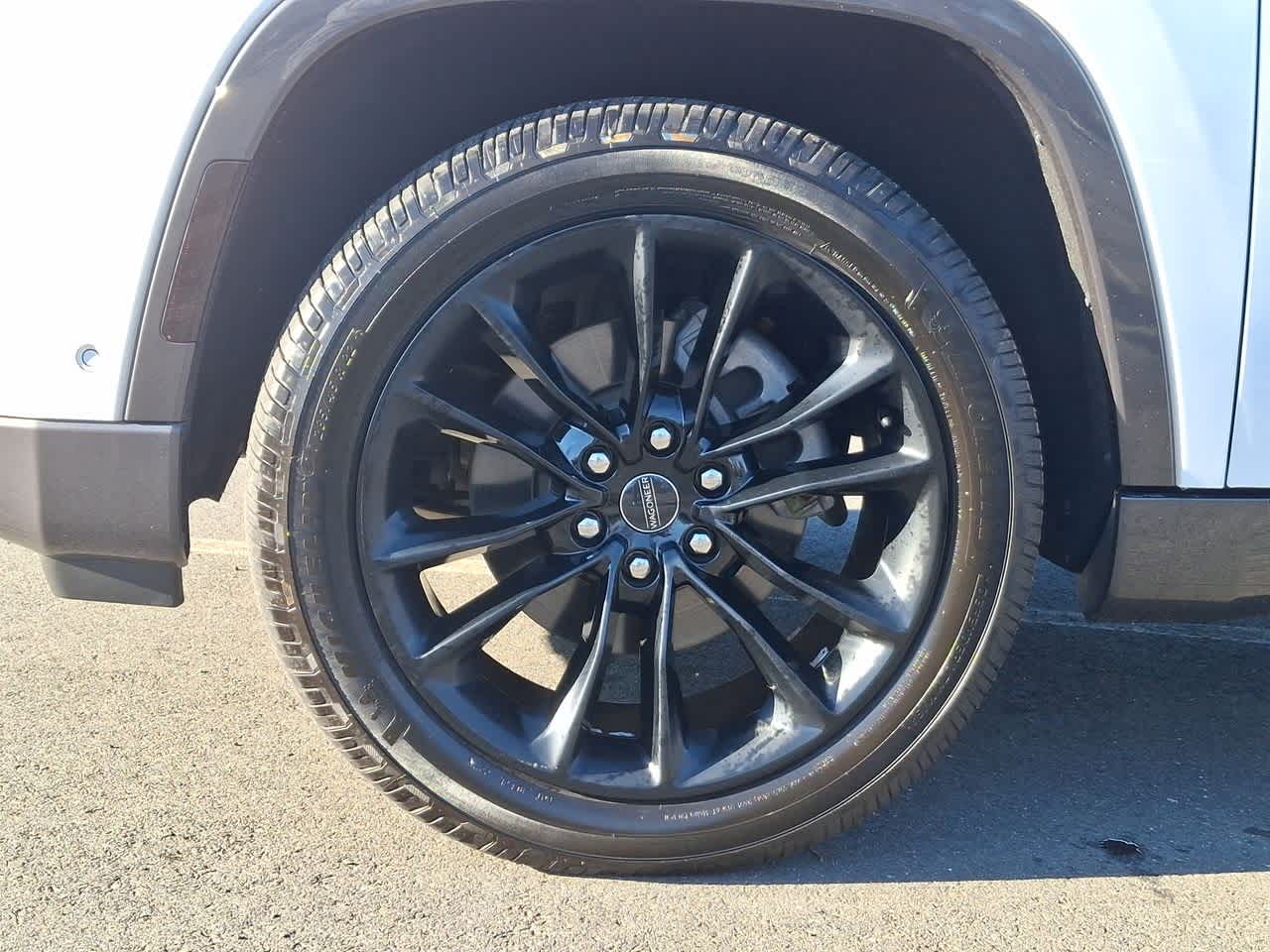 Thumbnail: 2022 Jeep Wagoneer - 29