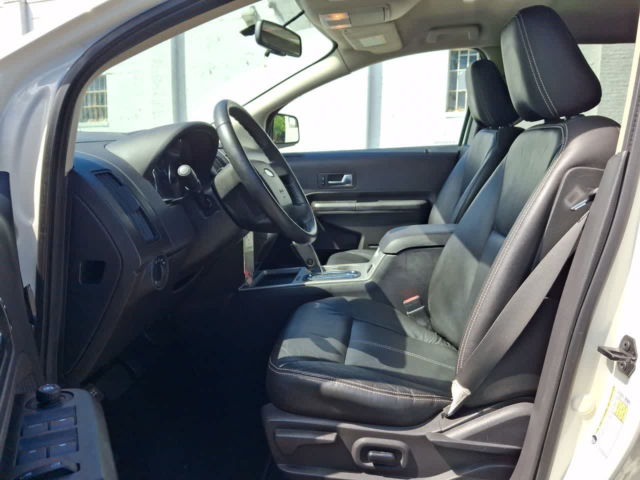Thumbnail: 2010 Ford Edge - 17