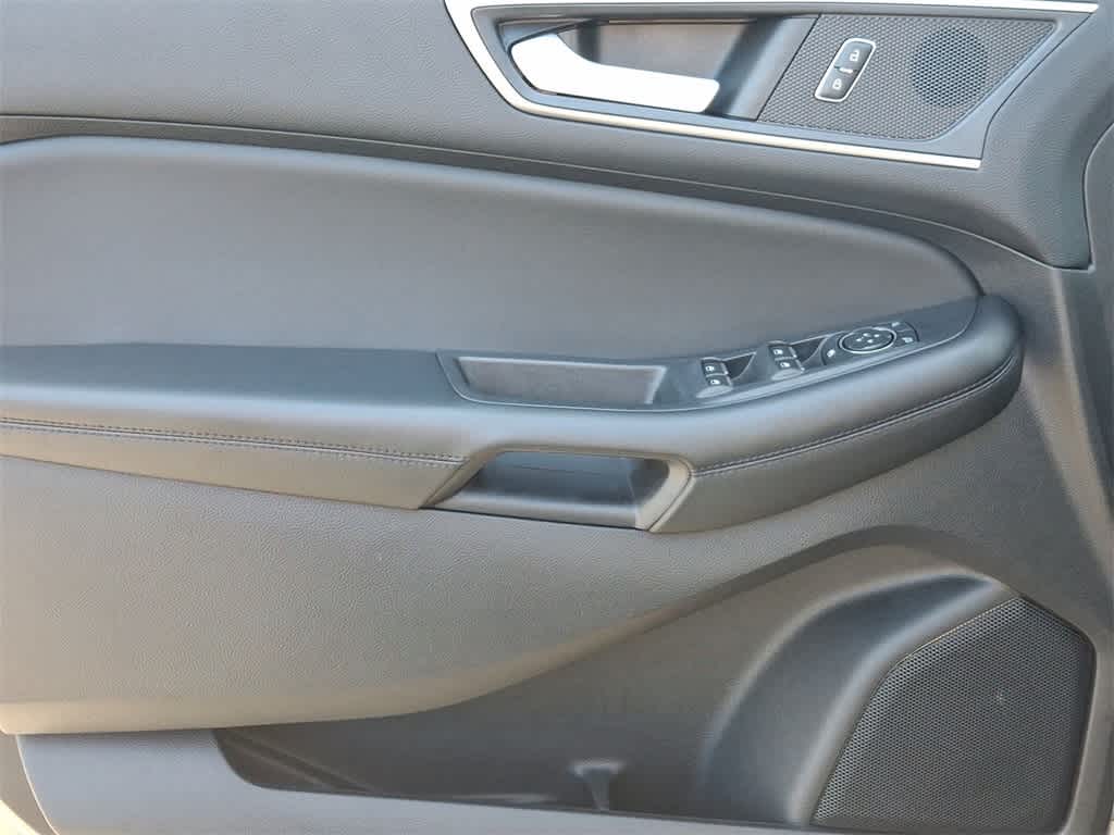 Thumbnail: 2022 Ford Edge - 16