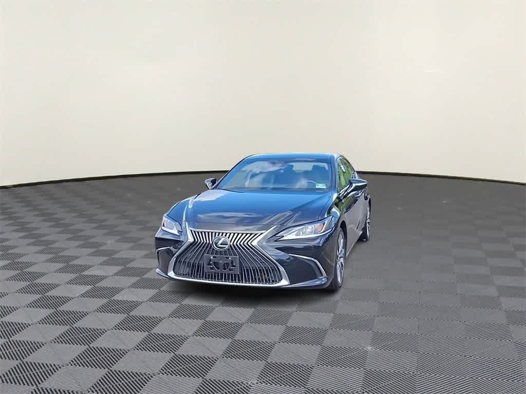 Thumbnail: 2019 Lexus ES - 3