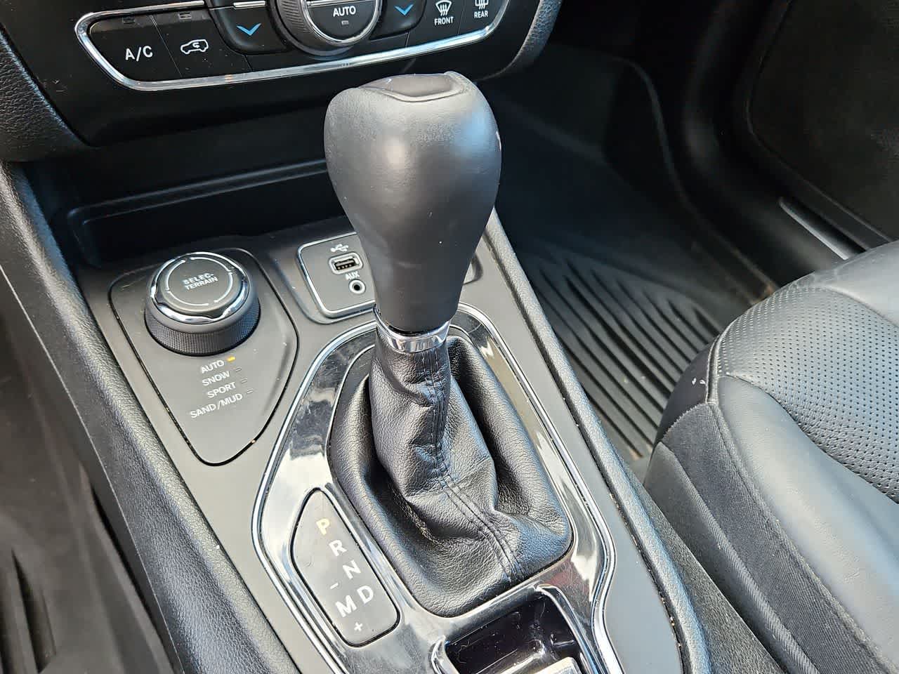 Thumbnail: 2019 Jeep Cherokee - 18