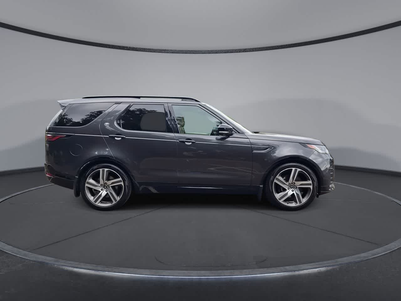 Thumbnail: 2023 Land Rover Discovery - 8