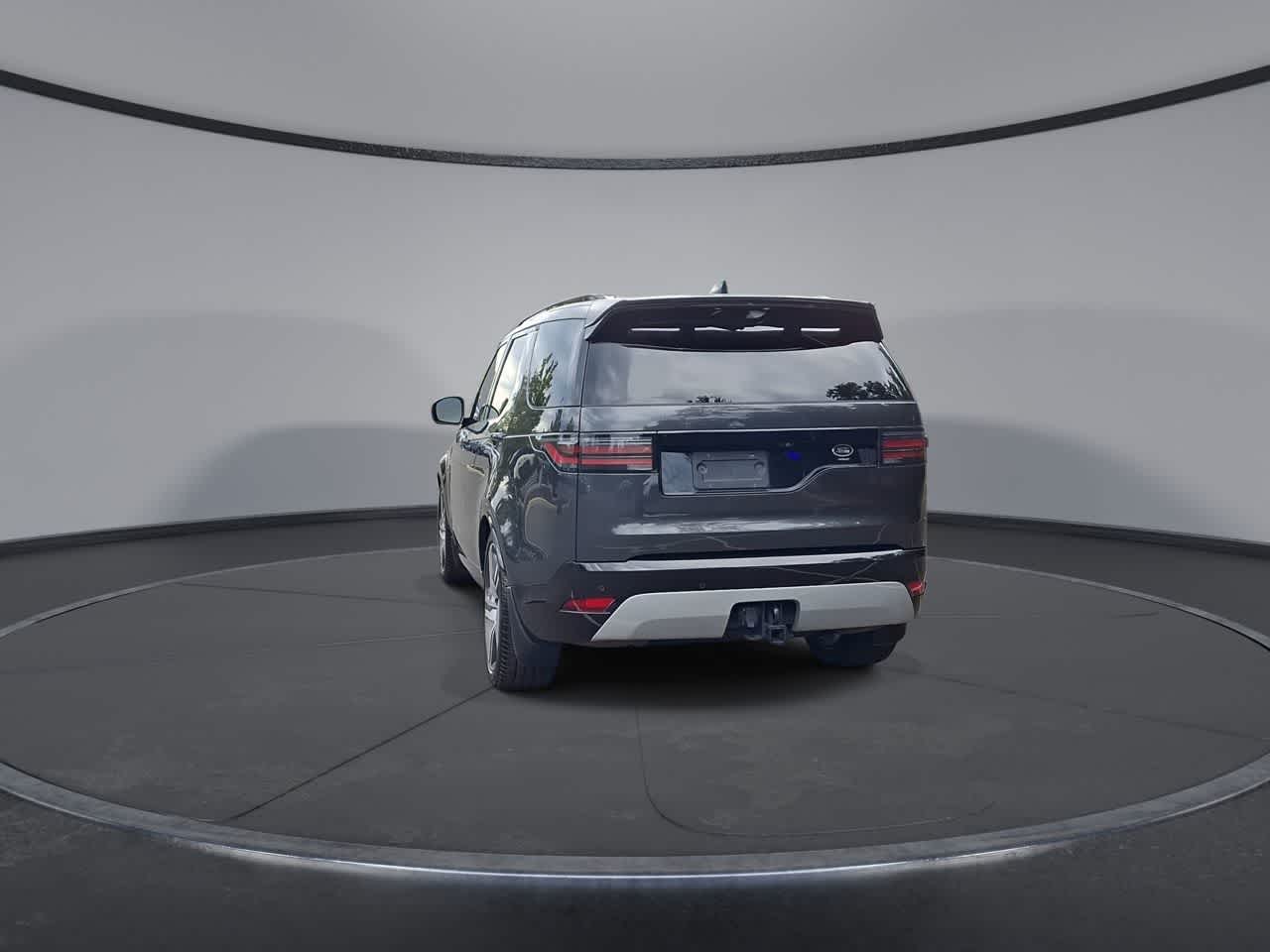 Thumbnail: 2023 Land Rover Discovery - 6