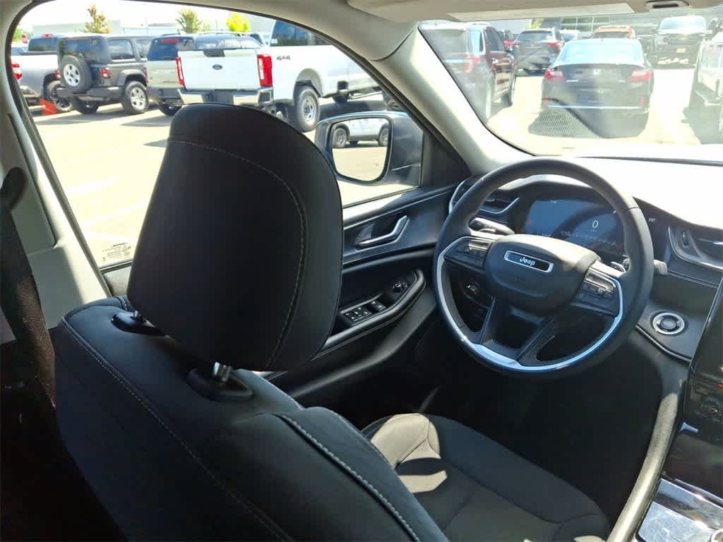 Thumbnail: 2023 Jeep Grand Cherokee - 15