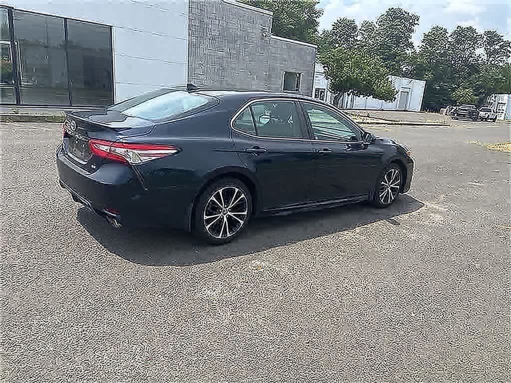 Thumbnail: 2019 Toyota Camry - 16