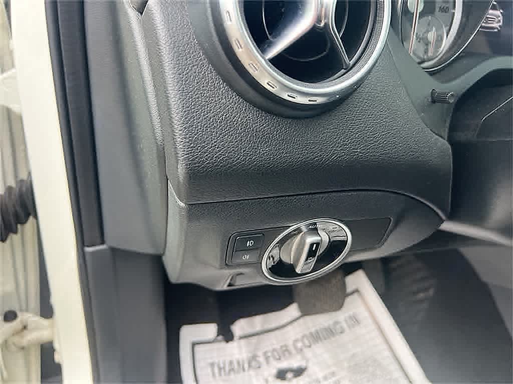 Thumbnail: 2015 Mercedes-Benz GLA - 13