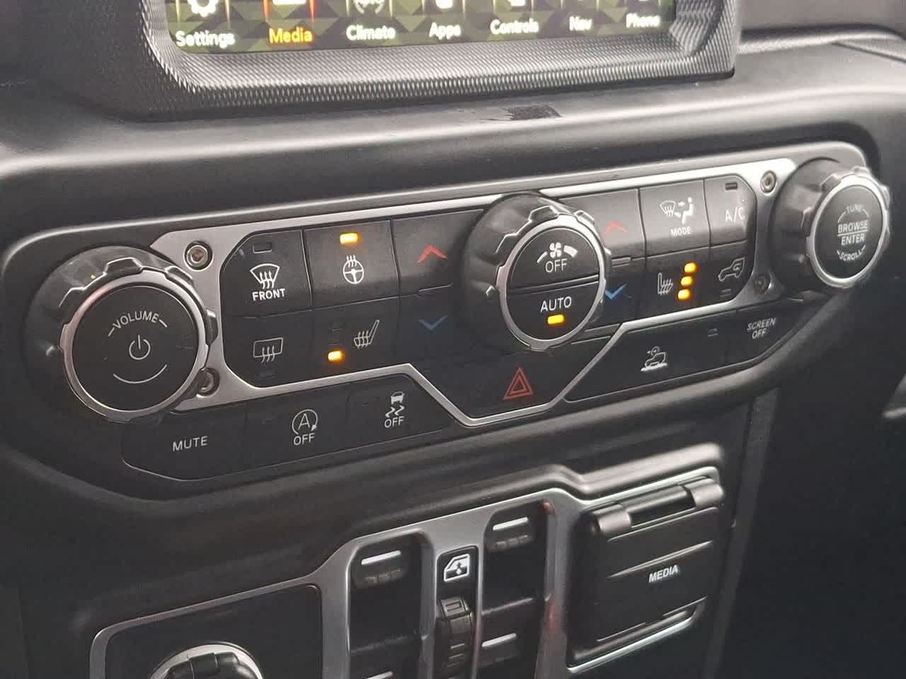 Thumbnail: 2023 Jeep Wrangler - 25