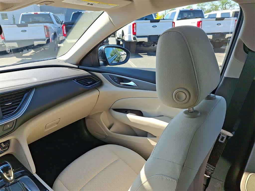 Thumbnail: 2018 Buick Regal - 11