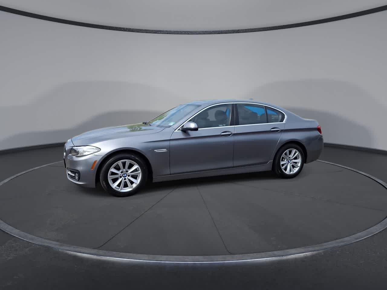 Thumbnail: 2016 BMW 5 Series - 4