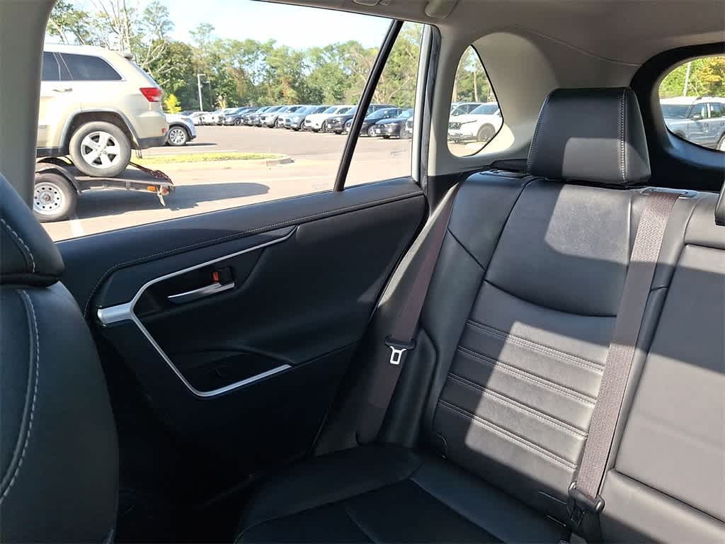 Thumbnail: 2019 Toyota RAV4 - 12