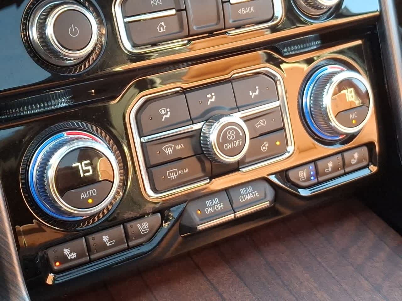 Thumbnail: 2024 GMC Yukon - 25