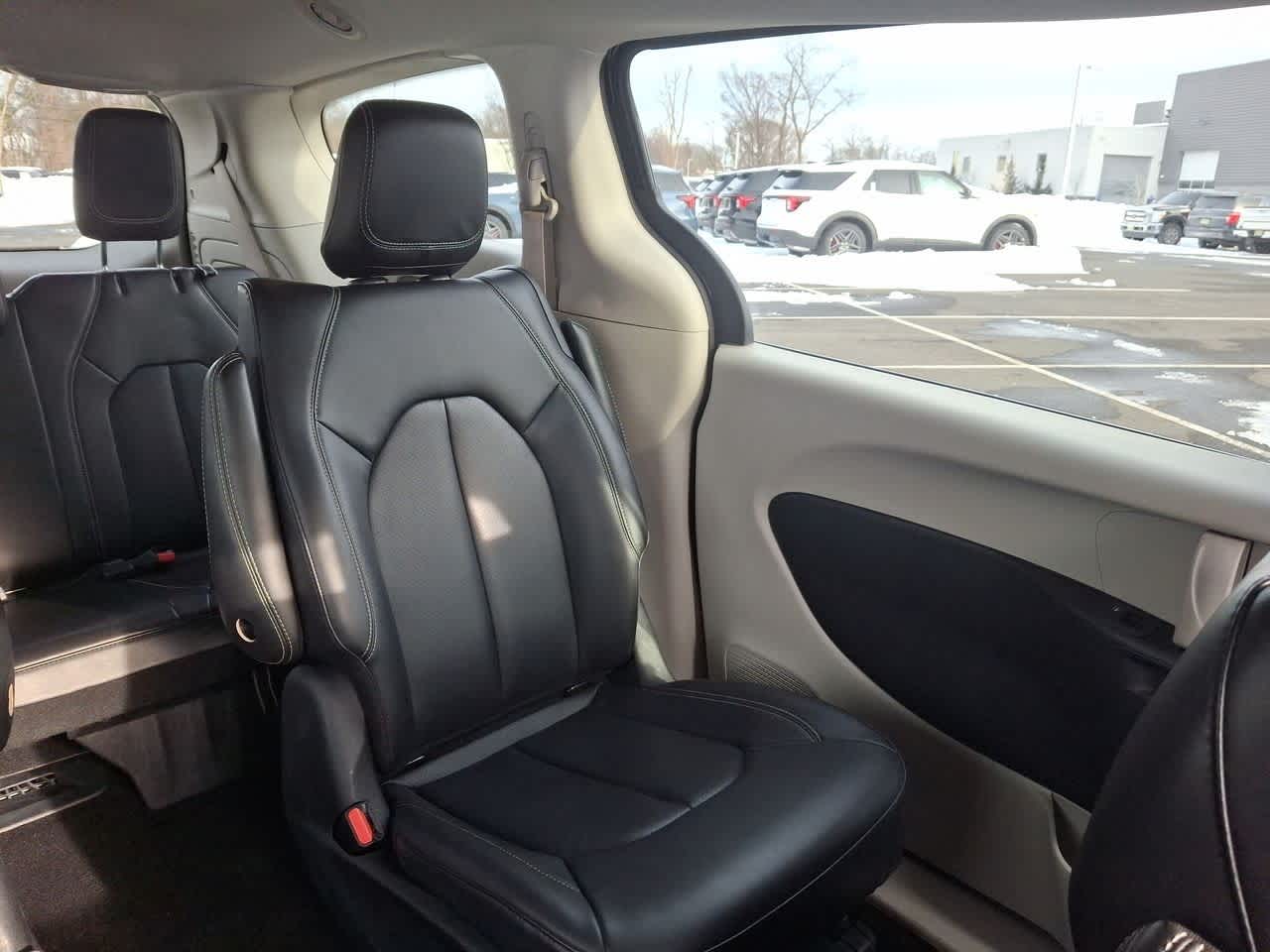 Thumbnail: 2024 Chrysler Pacifica - 14