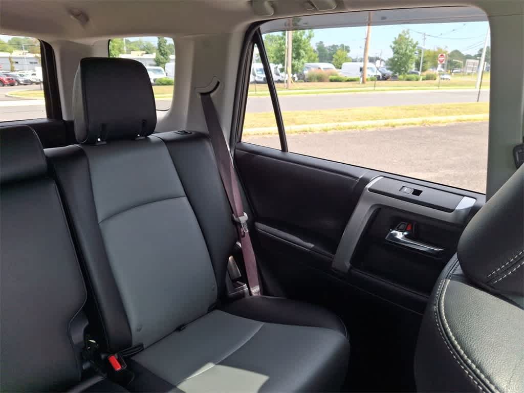 Thumbnail: 2019 Toyota 4Runner - 14