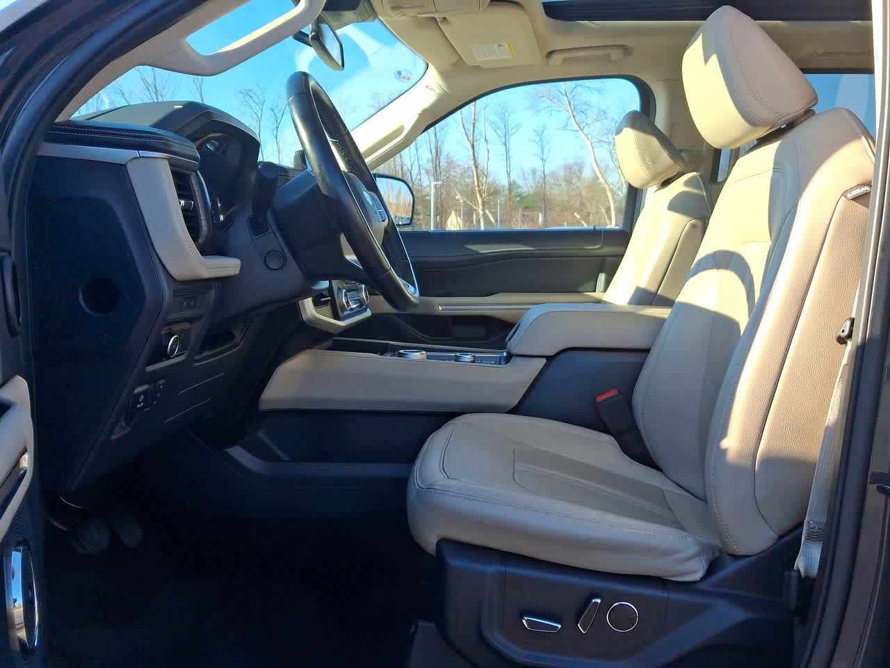 Thumbnail: 2023 Ford Expedition MAX - 17