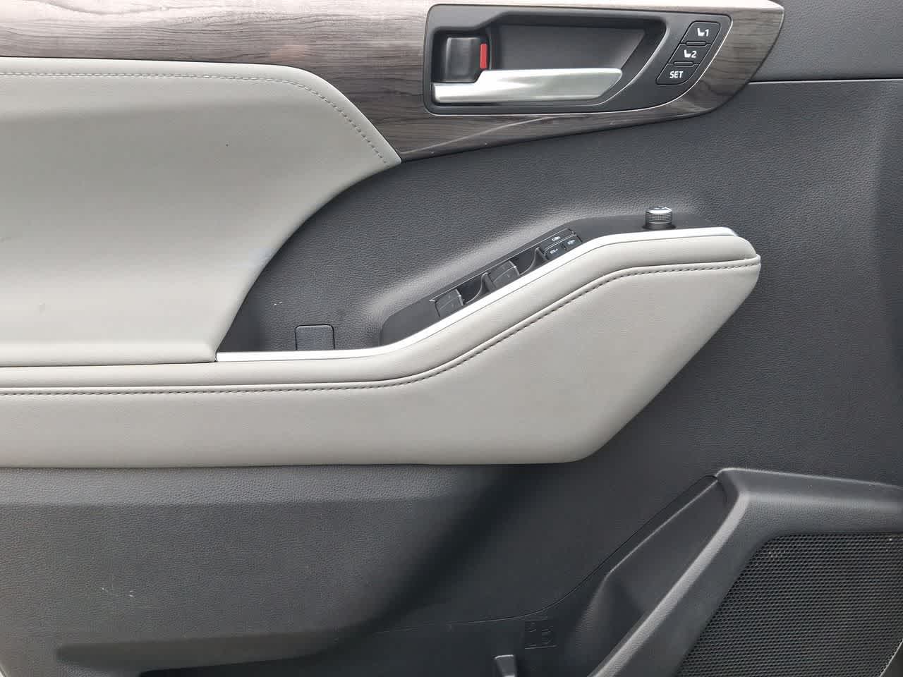 Thumbnail: 2021 Toyota Highlander - 16