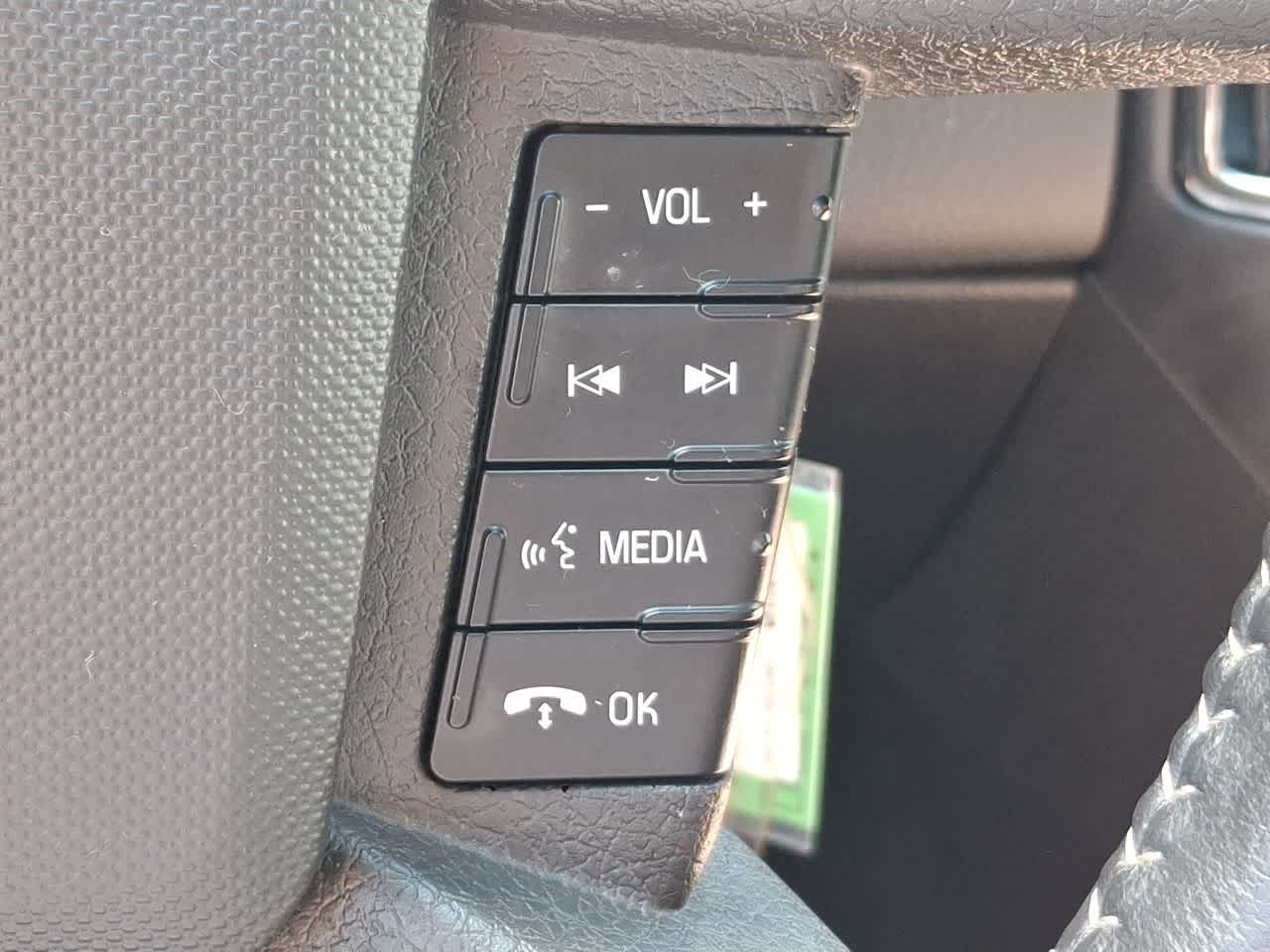 Thumbnail: 2010 Ford Edge - 23