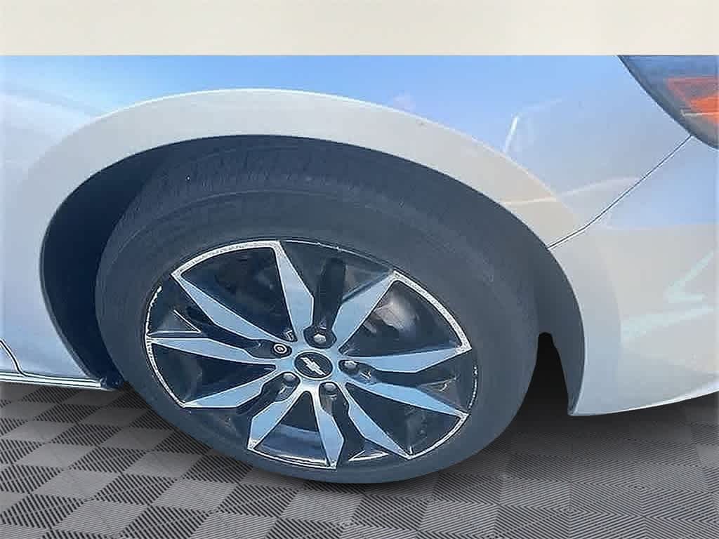 Thumbnail: 2017 Chevrolet Malibu - 4