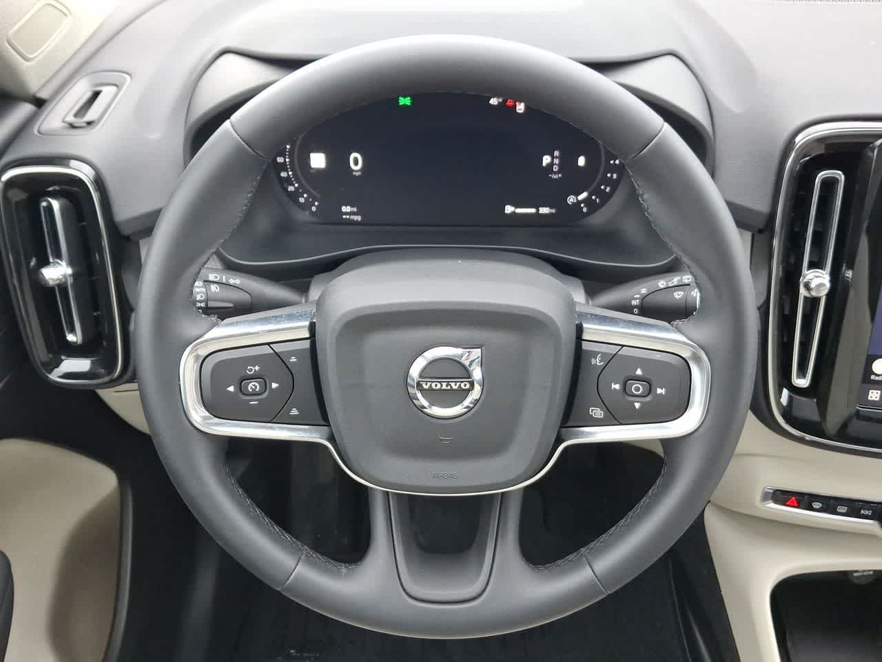 Thumbnail: 2025 Volvo XC40 - 22
