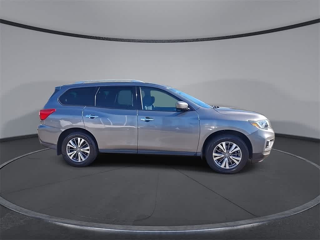 Thumbnail: 2017 Nissan Pathfinder - 9