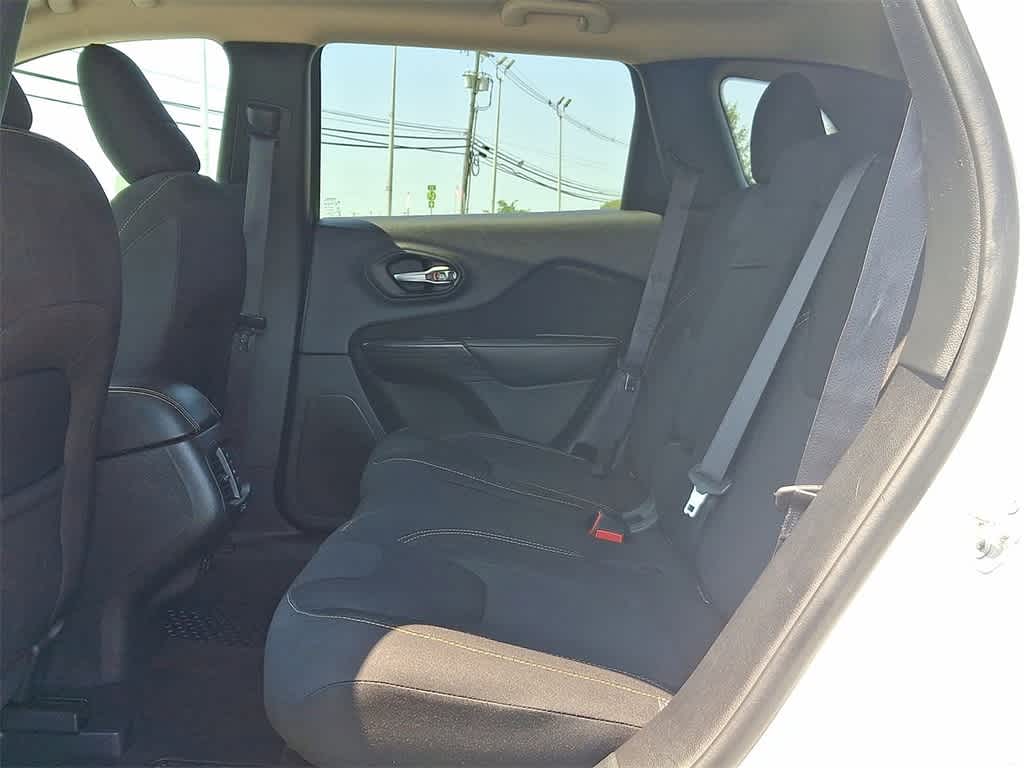 Thumbnail: 2016 Jeep Cherokee - 20
