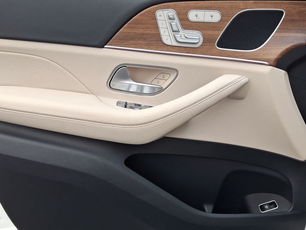 Thumbnail: 2025 Mercedes-Benz GLE - 16