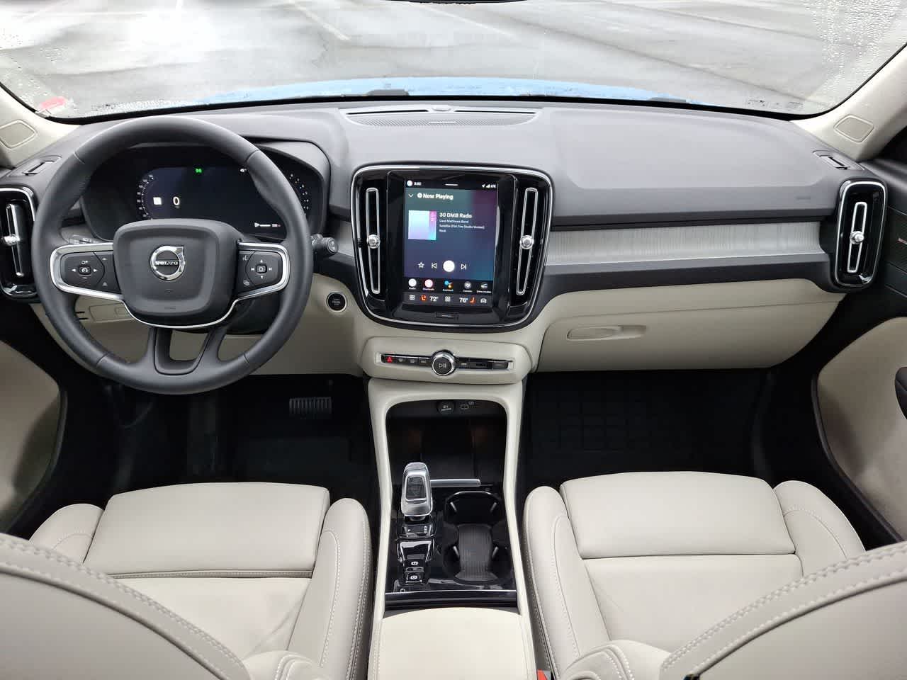 Thumbnail: 2025 Volvo XC40 - 10