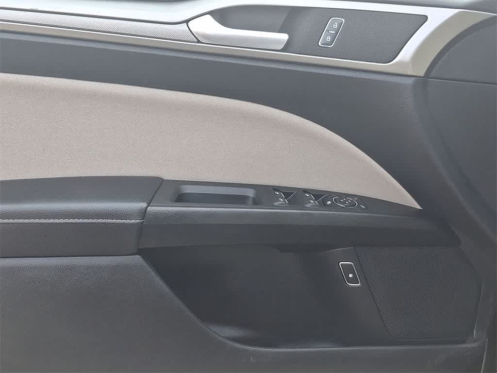 Thumbnail: 2018 Ford Fusion - 16