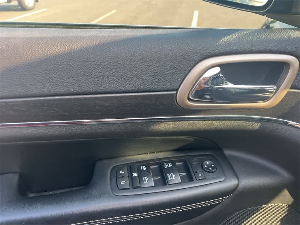Thumbnail: 2015 Jeep Grand Cherokee - 12