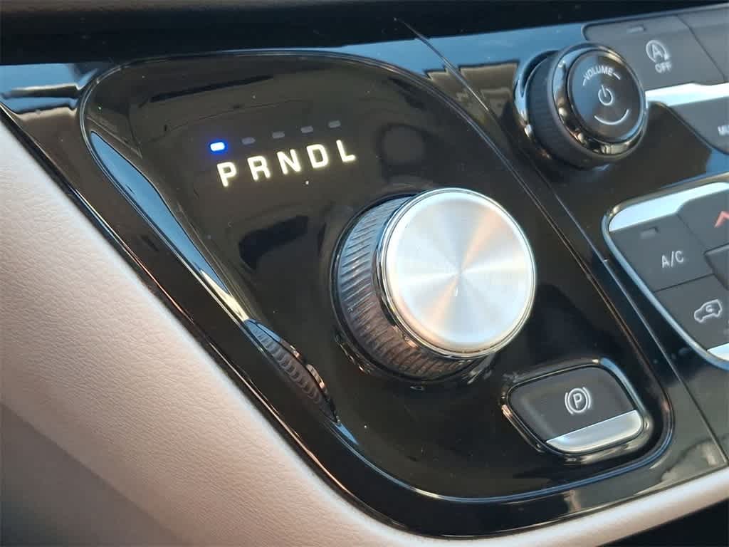 Thumbnail: 2019 Chrysler Pacifica - 18