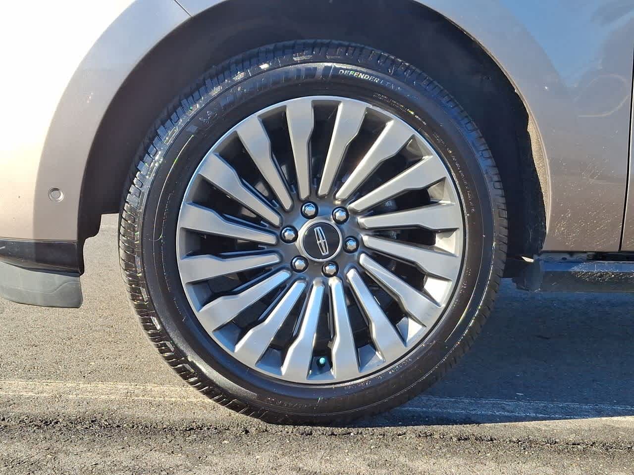 Thumbnail: 2019 Lincoln Navigator - 29