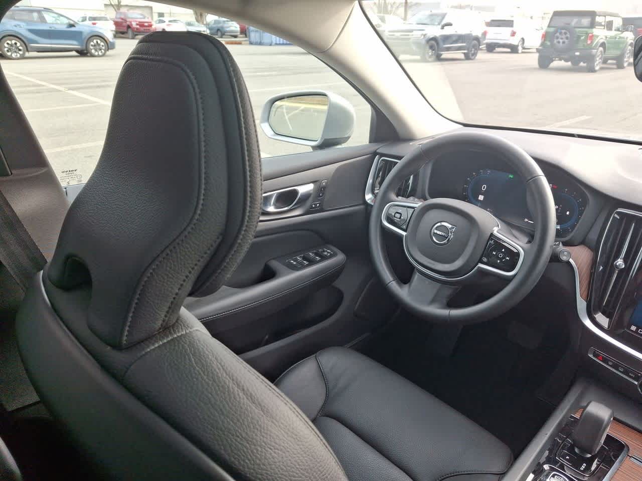 Thumbnail: 2025 Volvo S60 - 15