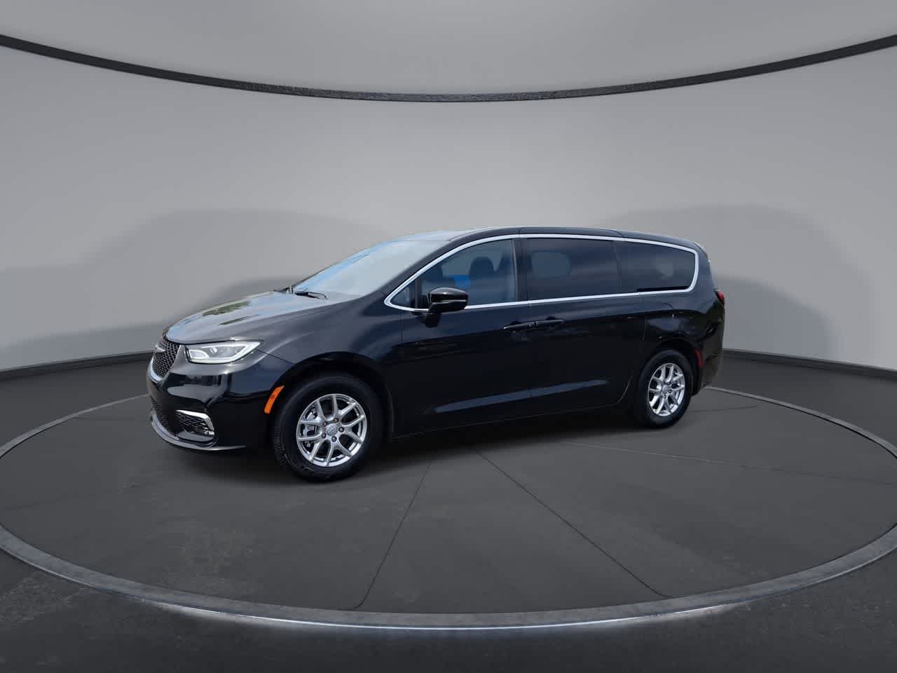 Thumbnail: 2025 Chrysler Pacifica - 4