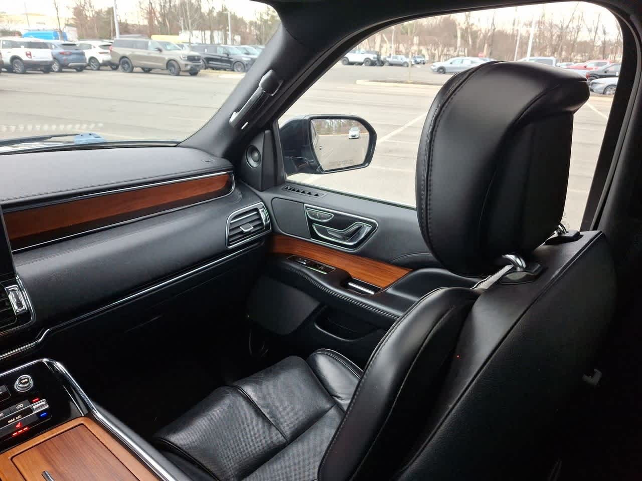 Thumbnail: 2019 Lincoln Navigator L - 11