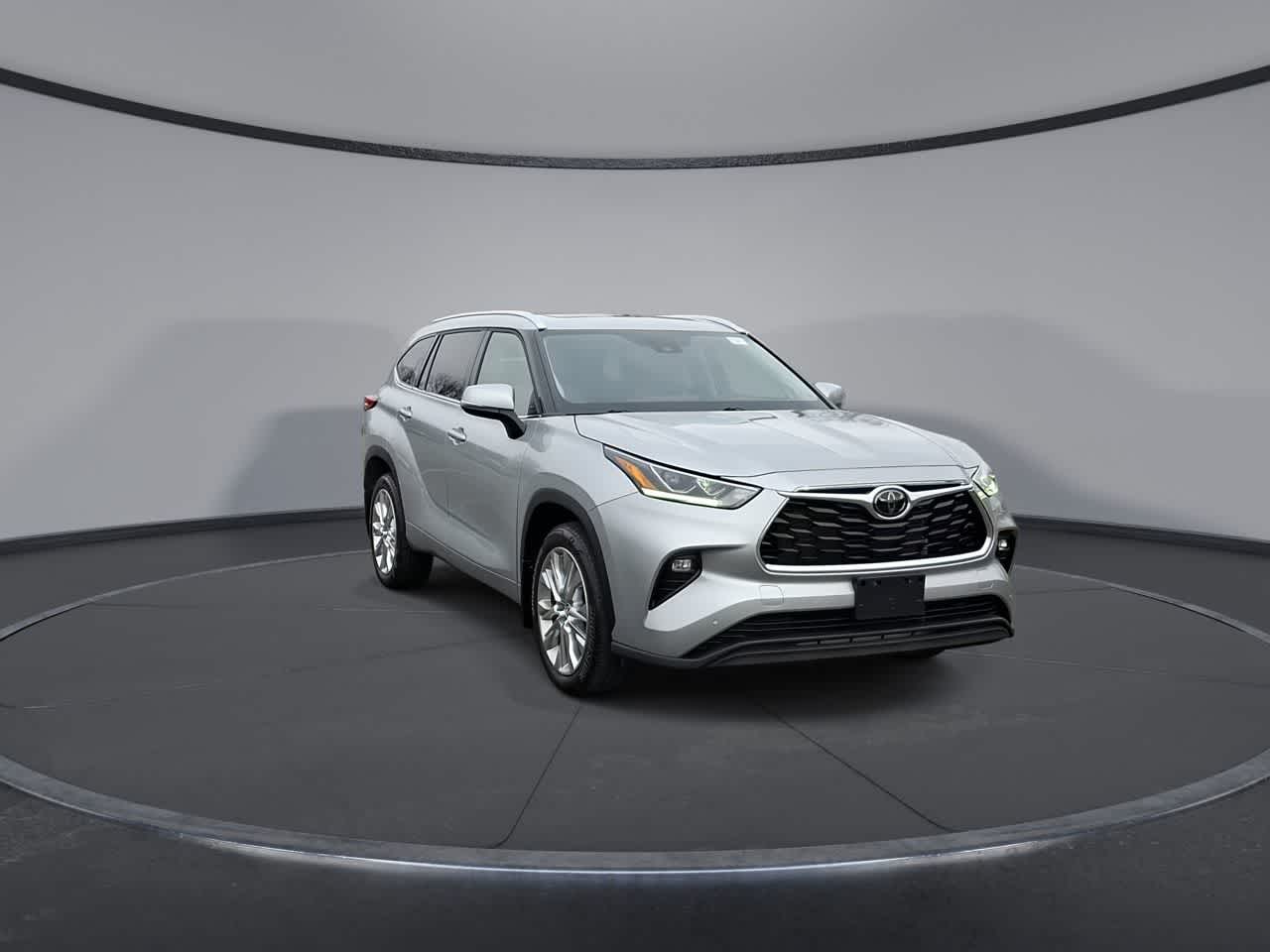 Thumbnail: 2021 Toyota Highlander - 2