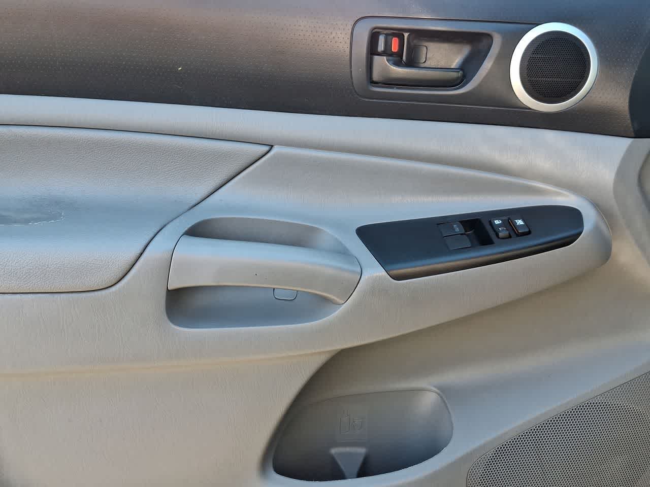 Thumbnail: 2013 Toyota Tacoma - 16