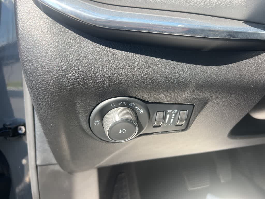 Thumbnail: 2022 Jeep Compass - 13