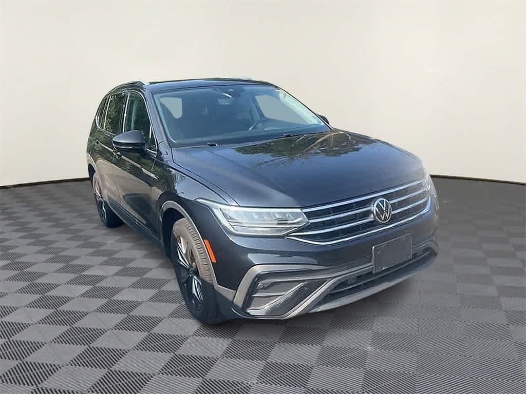 Thumbnail: 2022 Volkswagen Tiguan - 3