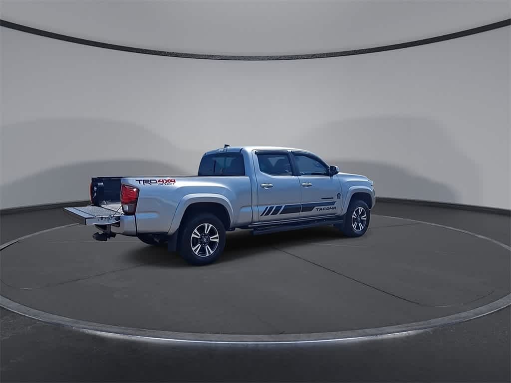 Thumbnail: 2019 Toyota Tacoma - 8