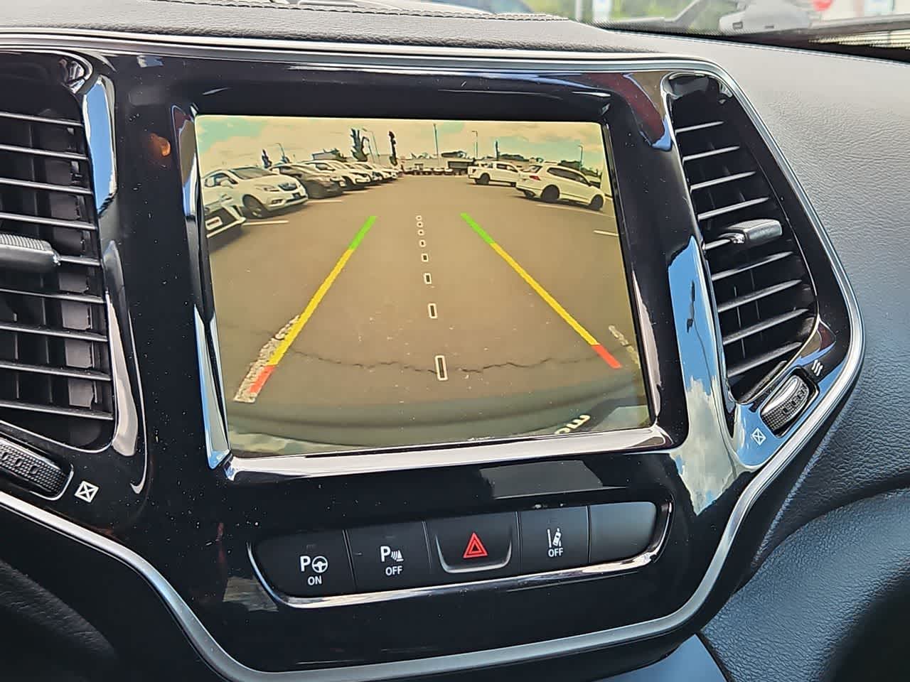 Thumbnail: 2019 Jeep Cherokee - 21