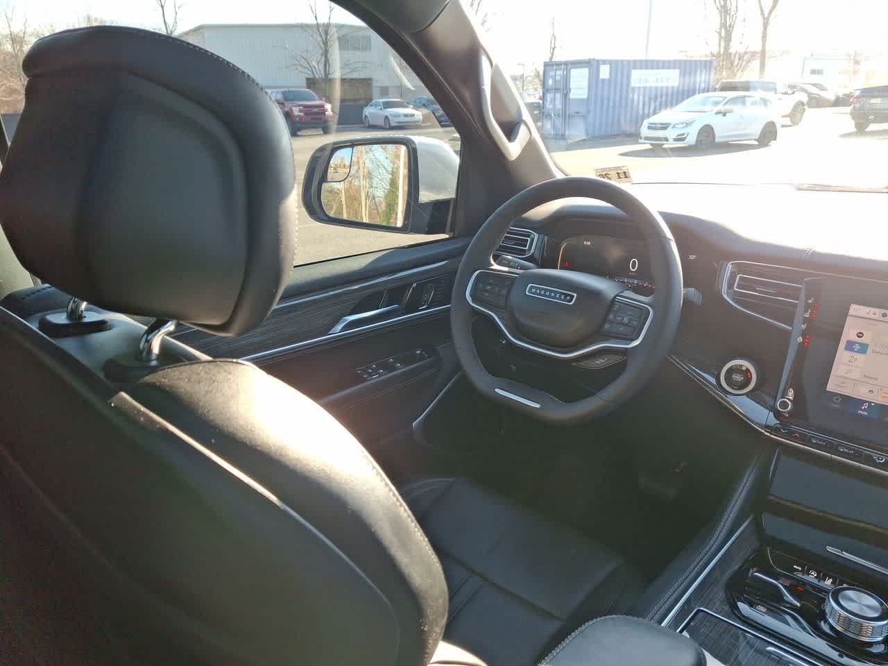 Thumbnail: 2022 Jeep Wagoneer - 15