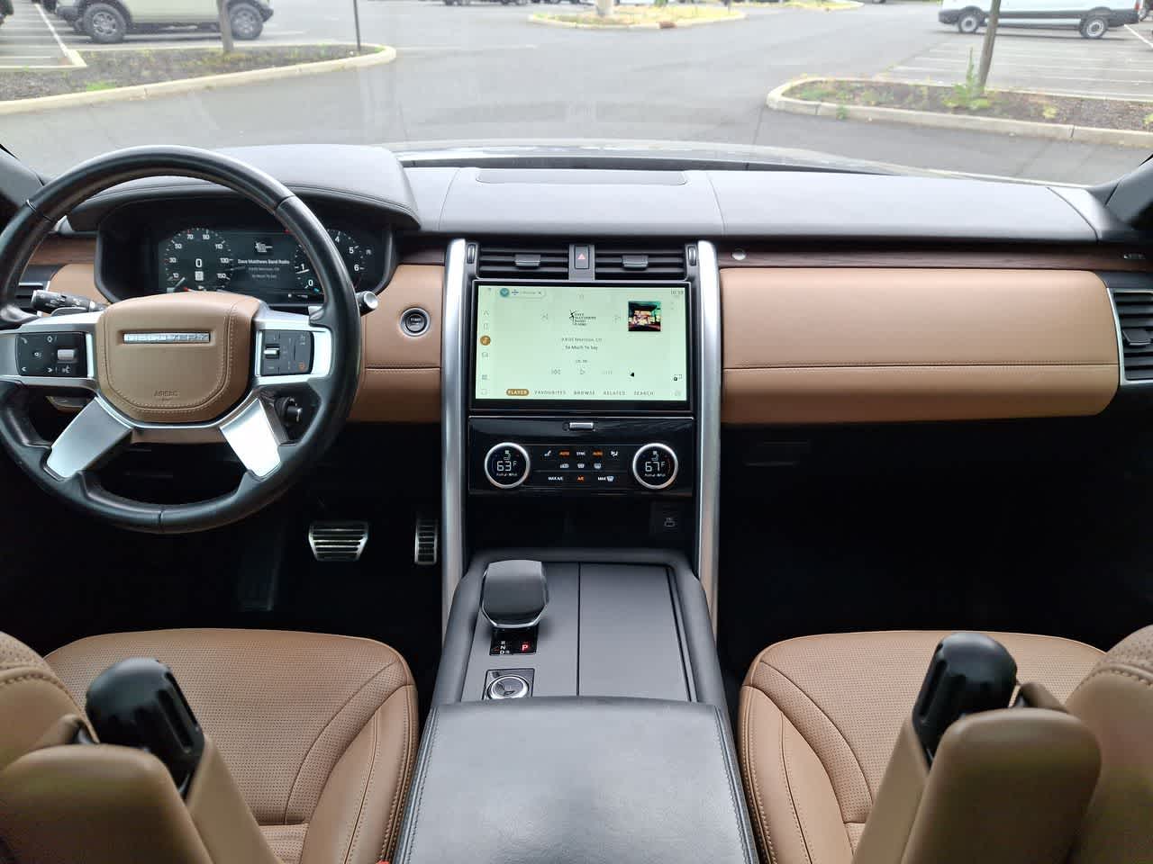 Thumbnail: 2023 Land Rover Discovery - 9