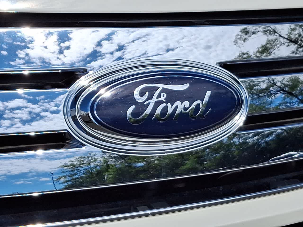Thumbnail: 2010 Ford Edge - 27
