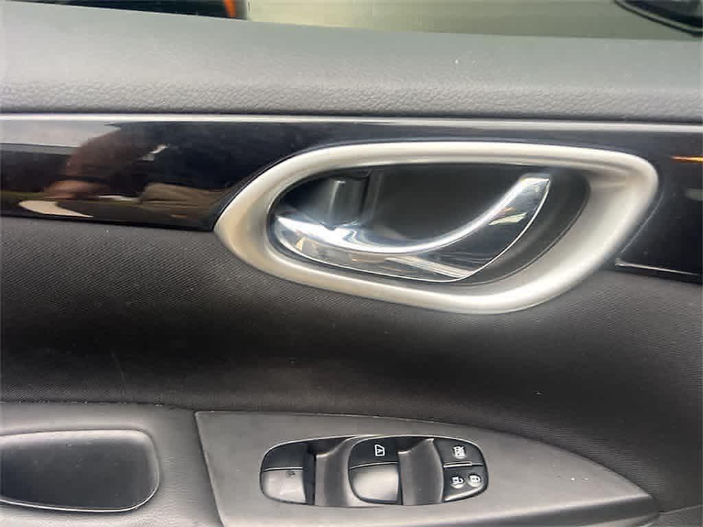 Thumbnail: 2019 Nissan Sentra - 12