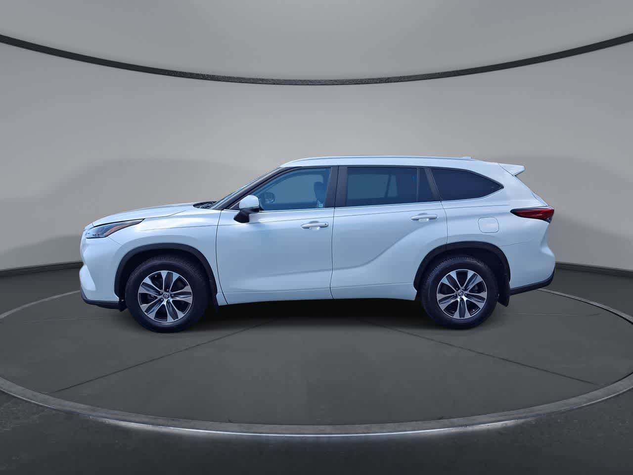 Thumbnail: 2023 Toyota Highlander - 5