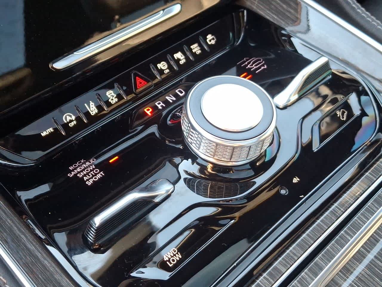 Thumbnail: 2022 Jeep Wagoneer - 18