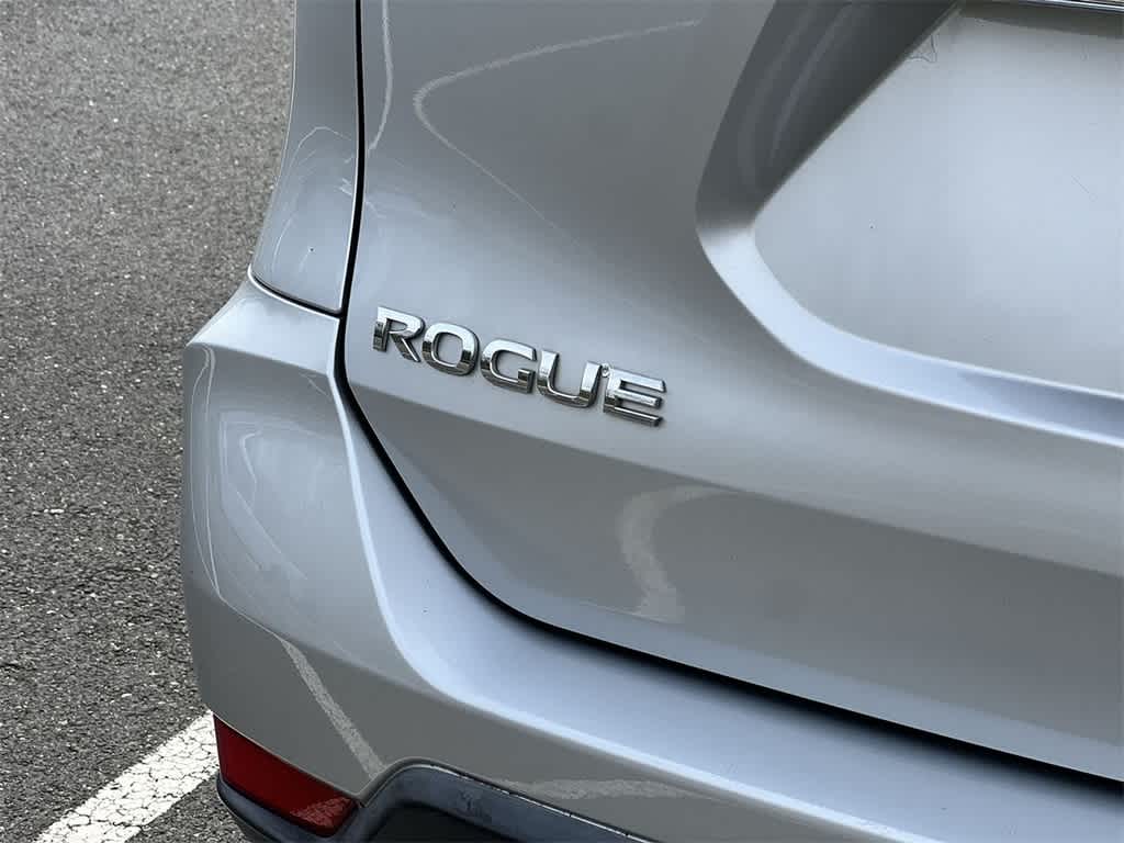 2017 Nissan Rogue S 15