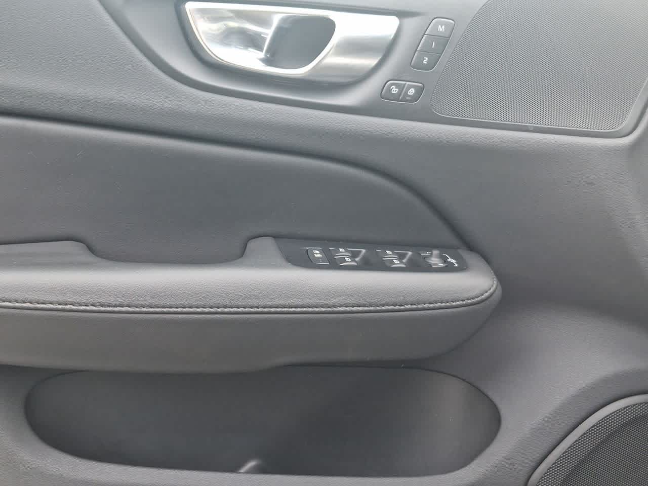 Thumbnail: 2025 Volvo S60 - 16