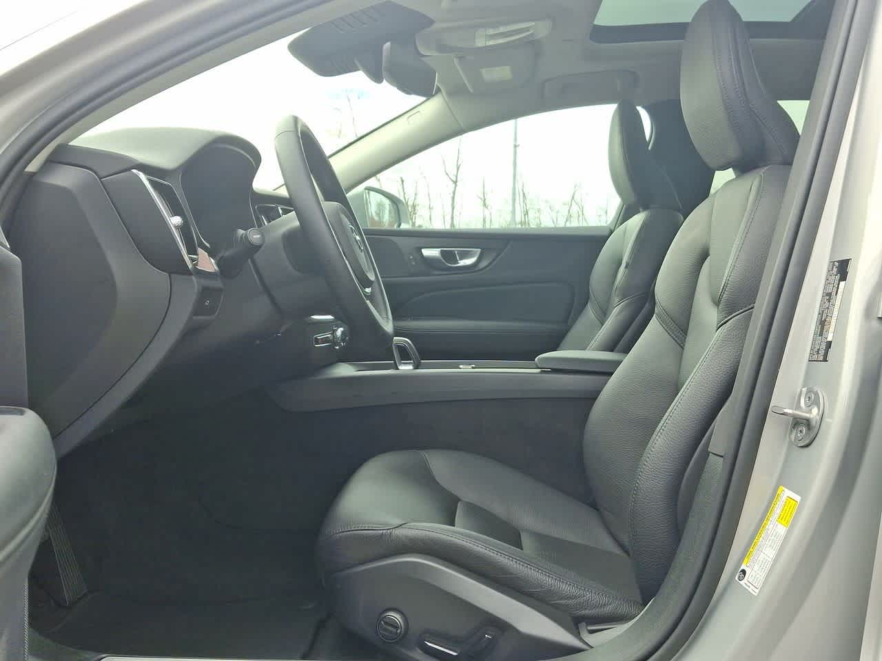 Thumbnail: 2025 Volvo S60 - 17