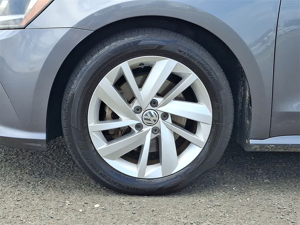 Thumbnail: 2018 Volkswagen Passat - 23