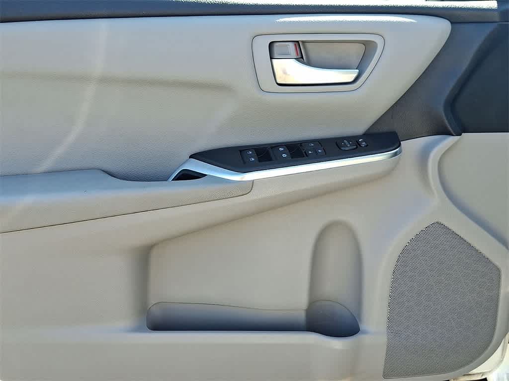 Thumbnail: 2015 Toyota Camry - 16